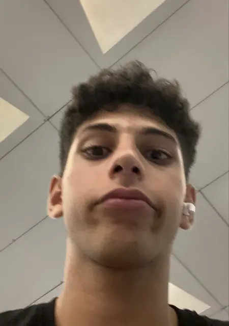 Soy Vmarmelad, 20 años de Santa Coloma de Gramenet, busco conocer gente para lío de una noche