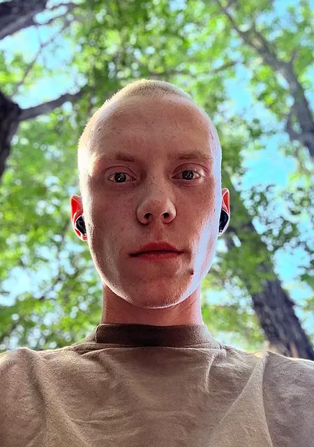 Я Денис Савинов, 19, из Киева, ищу знакомства без обязательств