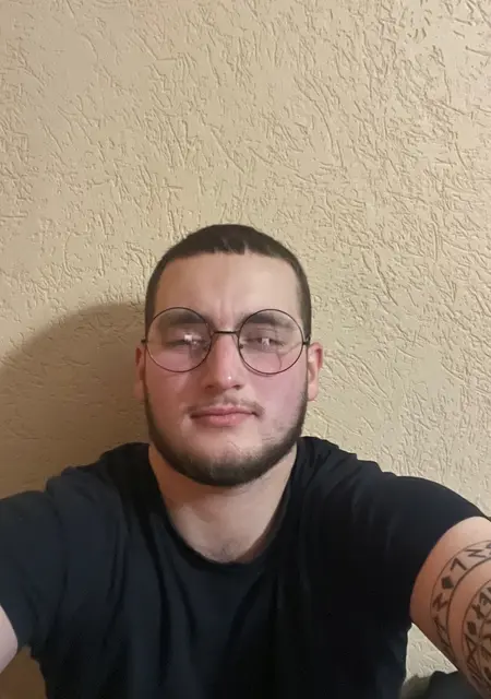 Виктор из Черновцов, мне 23, познакомлюсь для общения