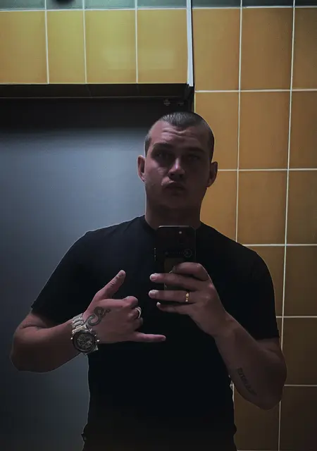 Стас из Ковеля, мне 25, познакомлюсь на одну ночь