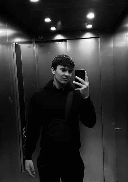 Я Maks, 21, из Мюнхена, ищу знакомство для открытые отношения