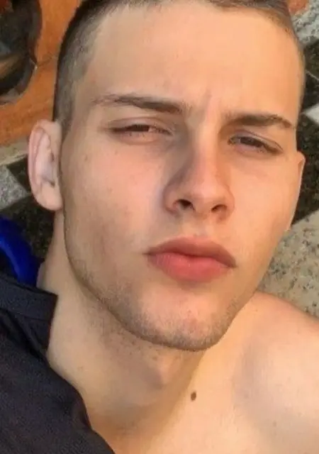 Я Maxxx, 21, из Саннефьорд, ищу знакомства на одну ночь