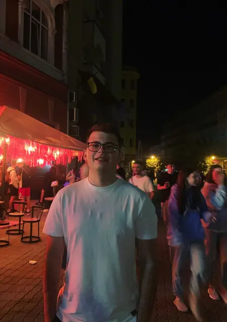 Я Женя, 21 років з Івано-Франківськ, шукаю знайомство для спілкування