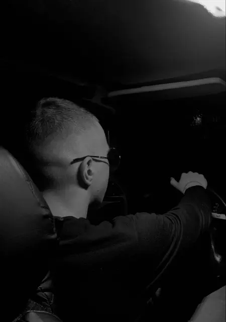 Я Никита, 20, из Амстердама, ищу знакомство для открытые отношения