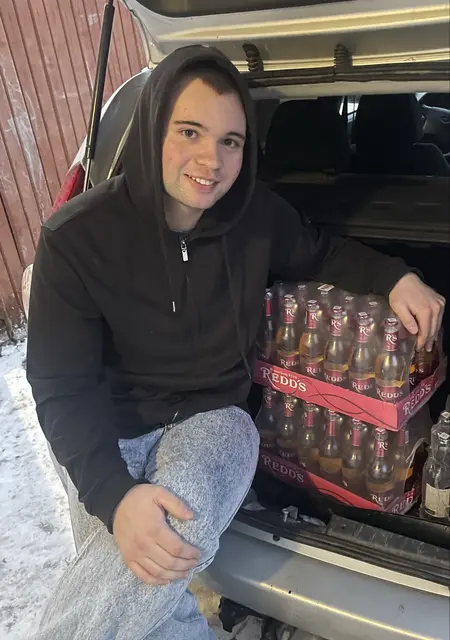 Я Максим, 18, знакомлюсь на одну ночь в Вене