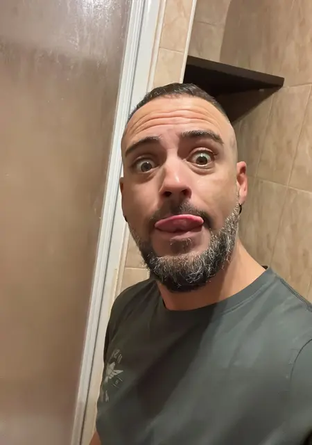 Jose из Вильярреаля, ищу на сайте знакомства на одну ночь