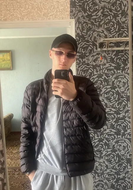 Максим из Винницы, мне 18, познакомлюсь на одну ночь