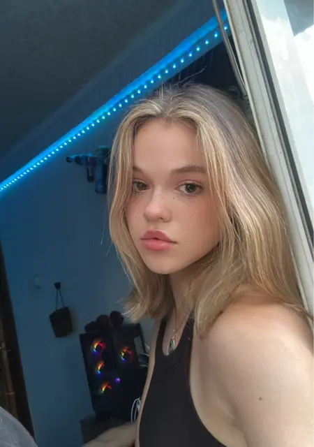 Юлия з Донецька, мені 19 років, познайомлюсь для вірт