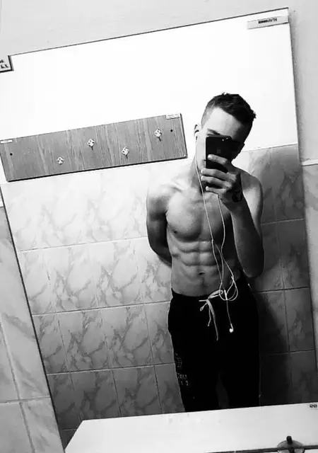 Андрей из Баку, мне 25, познакомлюсь для открытые отношения