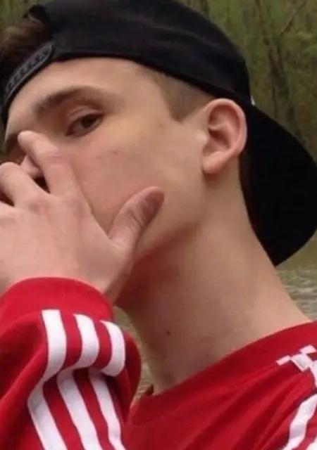 Я Валентин, 19 років, знайомлюсь без зобов'язань у Івано-Франківську