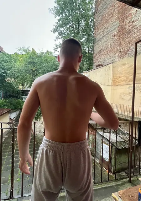 Артем з Чернігова, мені 21 років, познайомлюсь на одну ніч