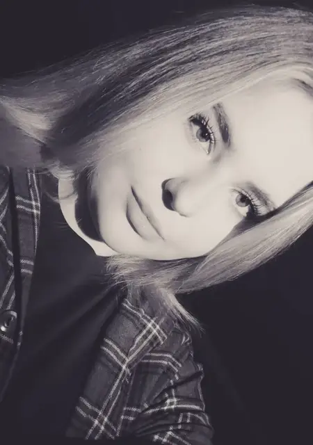 Олександра з Львова, мені 19 років, познайомлюсь для вірт