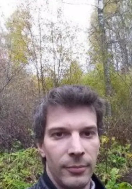 Я Аполон, 20, из Черновцов, ищу знакомства без обязательств