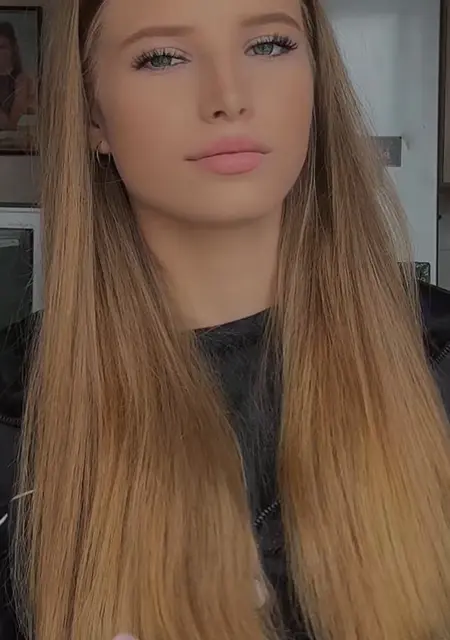 Я Валентина, 18 років, знайомлюсь для постійні стосунки у Харків