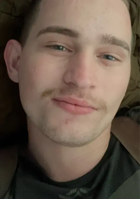 Я Кирилл, 23, знакомлюсь для вирта в Тинмут