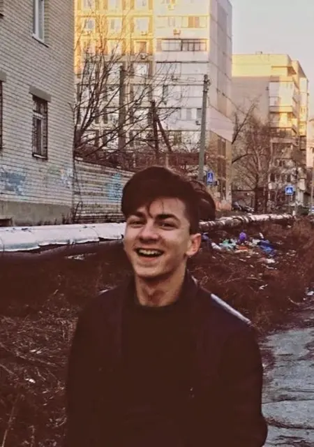 Я Андрей, 21 років з Кривого Рогу, шукаю знайомства без зобов'язань