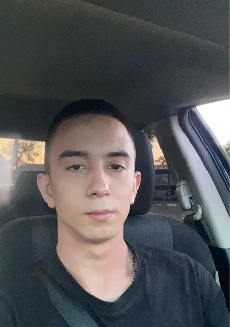 Я Роман, 20 років з Дніпра, шукаю знайомства на одну ніч