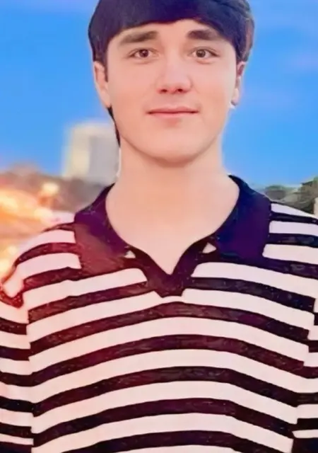 Я Никит, 19 років з Донецька, шукаю знайомство для відкриті стосунки