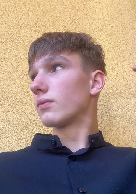 Я Петро, 18 років, знайомлюсь без зобов'язань у Львові