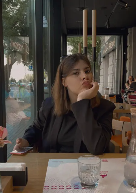 Я Арина, 23, знакомлюсь на одну ночь в Харькове