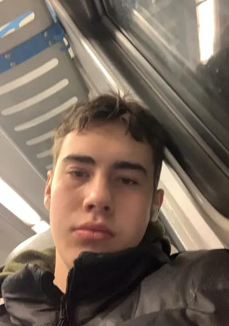 Ivan з Харкова, шукаю на сайті знайомства без зобов'язань