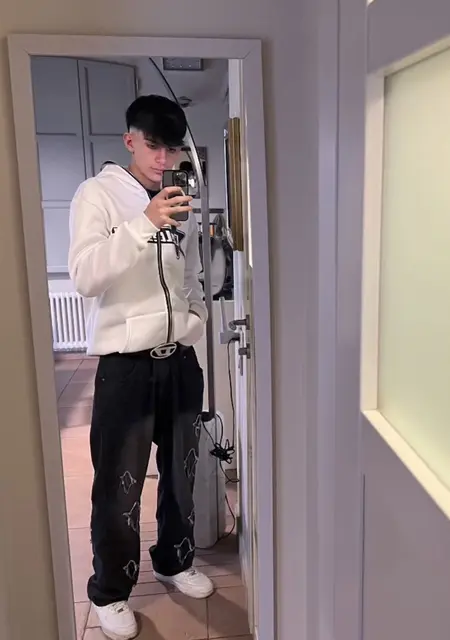 Я Marco, 18, из Турина, ищу знакомство для общения