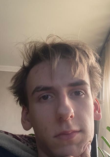 Я Артем, 18, из Гомеля, ищу знакомство для постоянных отношений