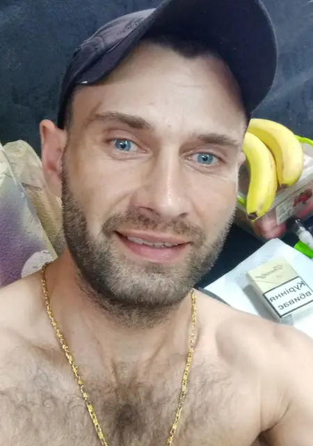 Artem из Чернигова, мне 39, познакомлюсь на одну ночь