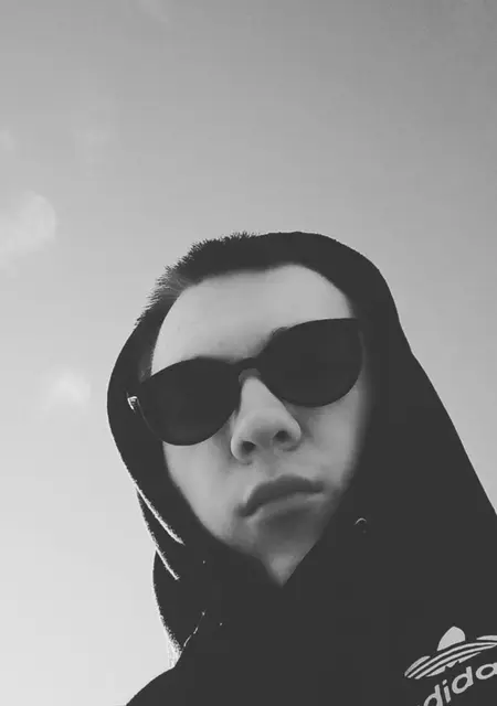 Назар из Смелы, мне 22, познакомлюсь на одну ночь
