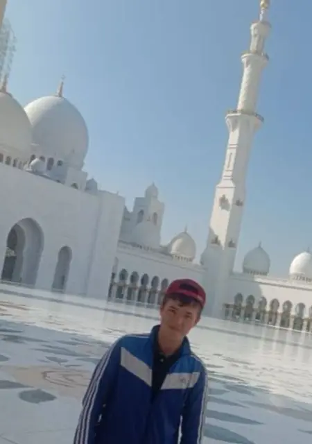 Я Umar, 26, из Салоников, ищу знакомство для приятного времяпровождения