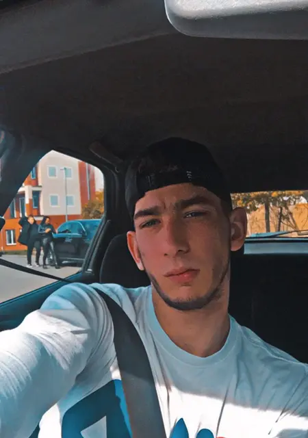 Я Adrian, 22, знакомлюсь без обязательств в Гдыне