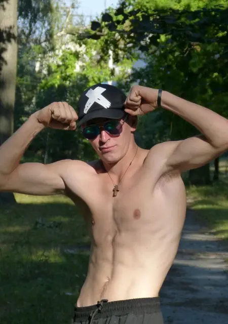 Валерій з Луцька, мені 19 років, познайомлюсь для спілкування