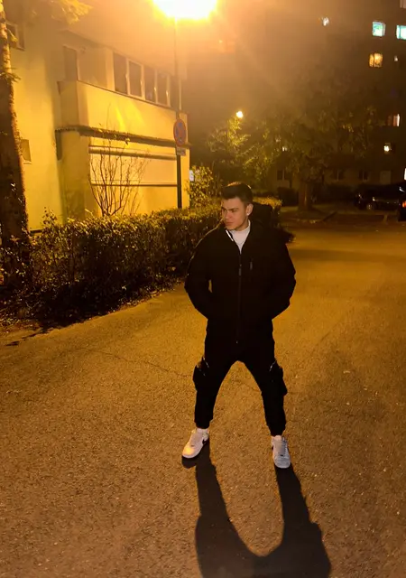 Я Cristian, 19, из Брашова, ищу знакомства на одну ночь