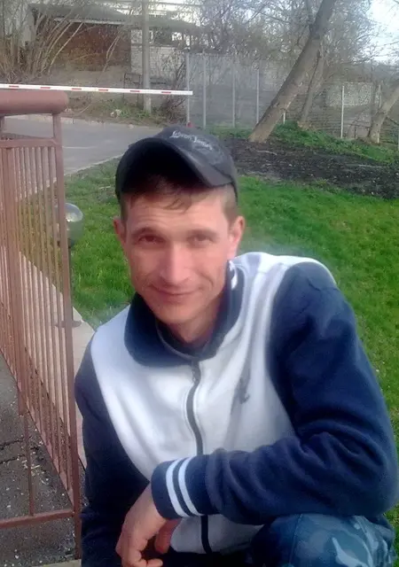 Я Анатолий, 44 років, знайомлюсь на одну ніч у Яготине