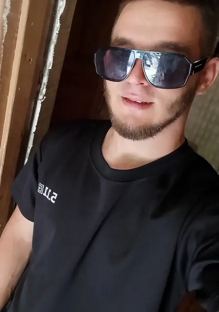 Александр з Донецька, мені 21 років, познайомлюсь на одну ніч