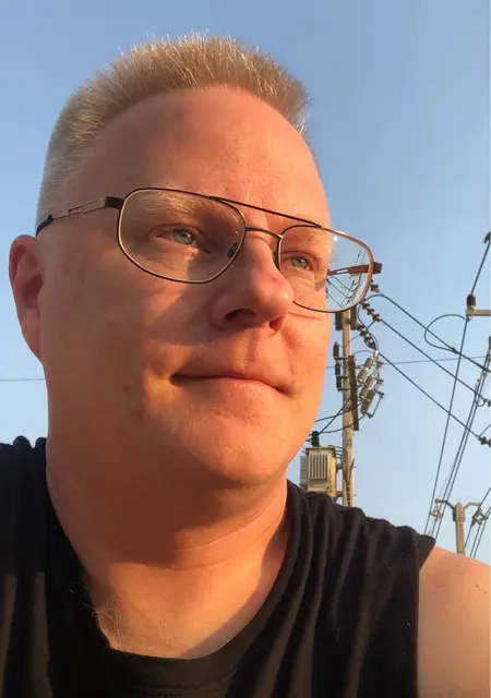 Erik из Худдинге, ищу на сайте знакомства на одну ночь