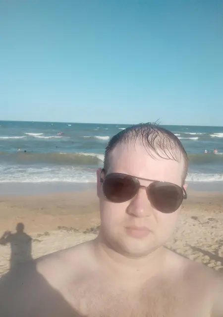 Я Дима, 31 років з Харкова, шукаю знайомства без зобов'язань