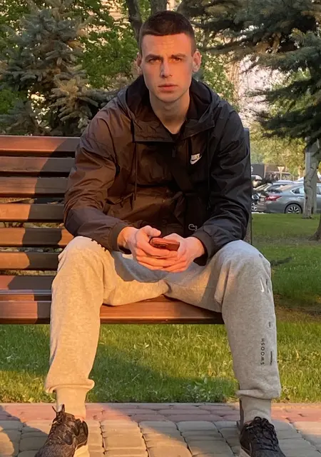 Я Денис, 21, из Кропивницкого, ищу знакомство для приятного времяпровождения