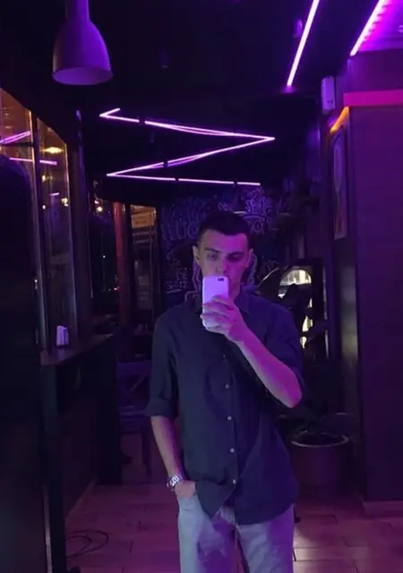 Я Vadim, 20, из Киева, ищу знакомство для приятного времяпровождения