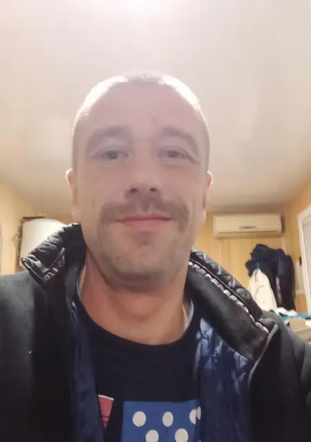 Sasha из Харькова, мне 40, познакомлюсь для общения