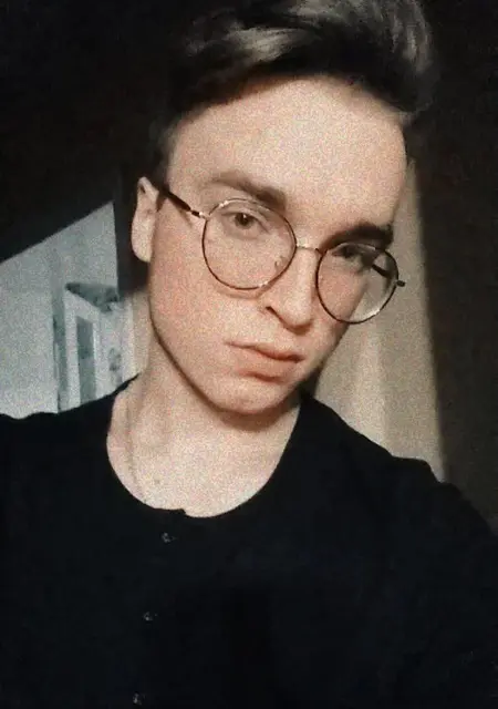 Я Артём, 21 років з Полтавы, шукаю знайомства без зобов'язань