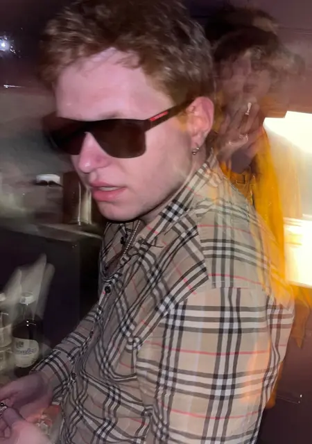 Я Максимка, 24, из Цюриха, ищу знакомство для открытые отношения