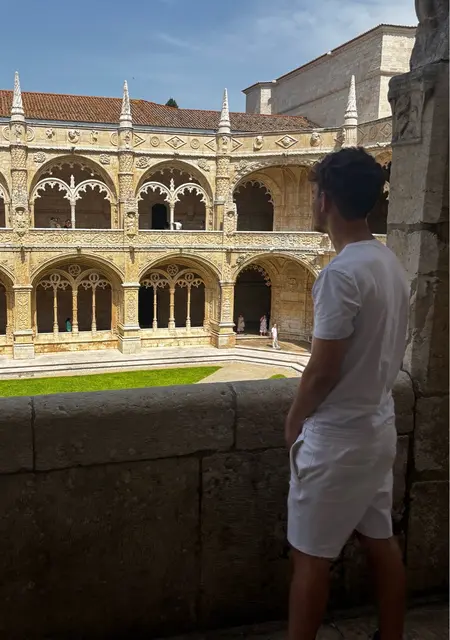 Soy Eric, 18 años, conociéndome para relación sin ataduras en Tarragona