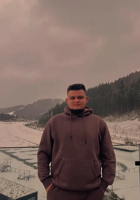 Я Олег, 20 років з Львова, шукаю знайомства на одну ніч