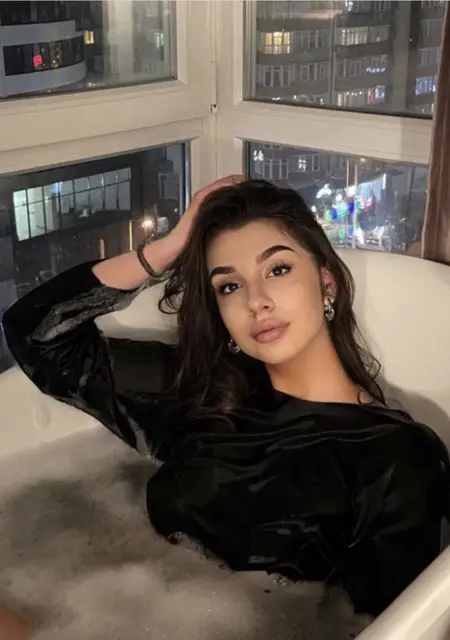 Ilona з Києва, шукаю на сайті приємне проведення часу