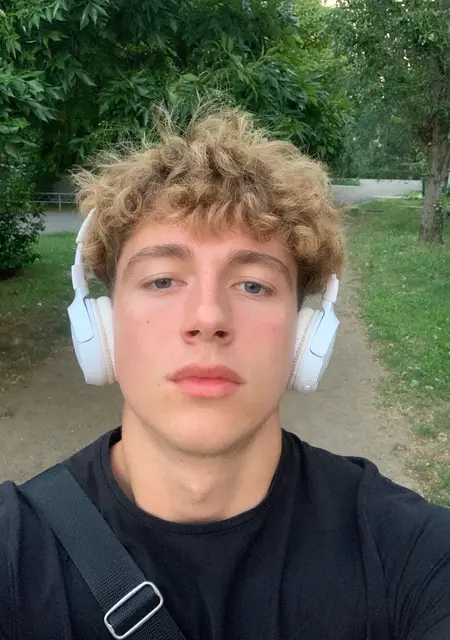 Я Коля, 20, знакомлюсь на одну ночь в Николаеве