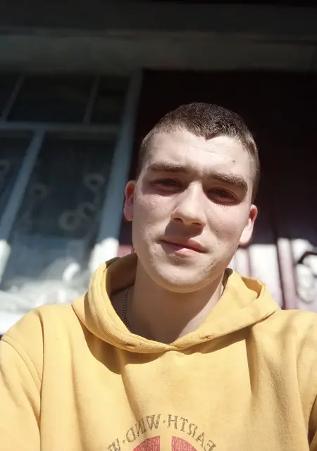 Я Вадім, 25, из Новограда-Волынского, ищу знакомство для приятного времяпровождения