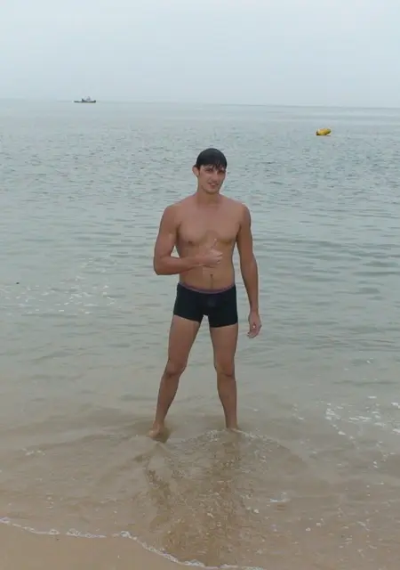 Dmitry из Луганска, мне 36, познакомлюсь на одну ночь