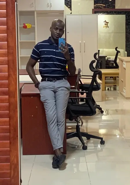 Liev из Ананиндеуа, ищу на сайте общение