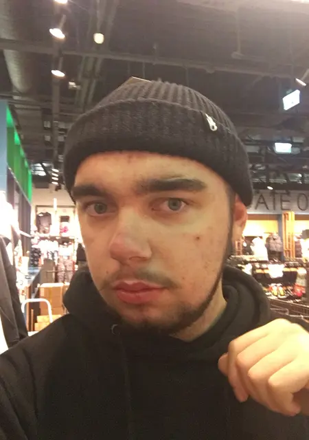 Dima з Рівного, мені 21 років, познайомлюсь на одну ніч